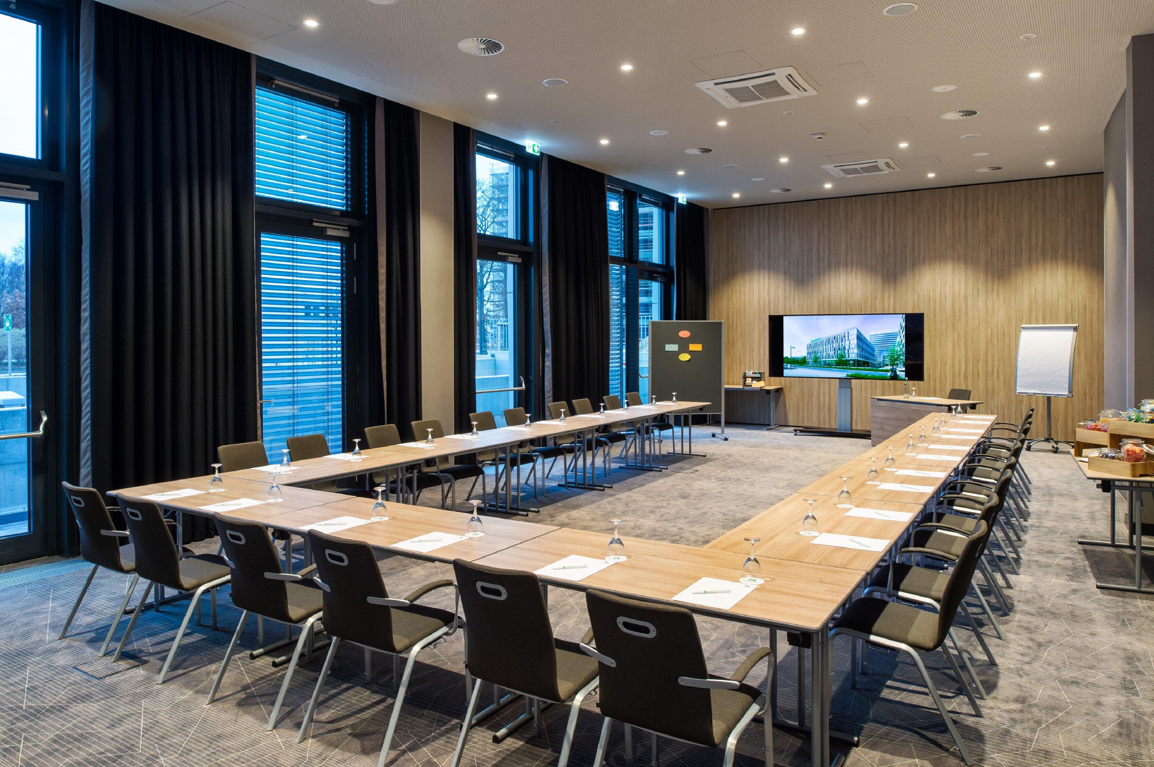 Holiday Inn Frankfurt Airport By Ihg Hotel 4*