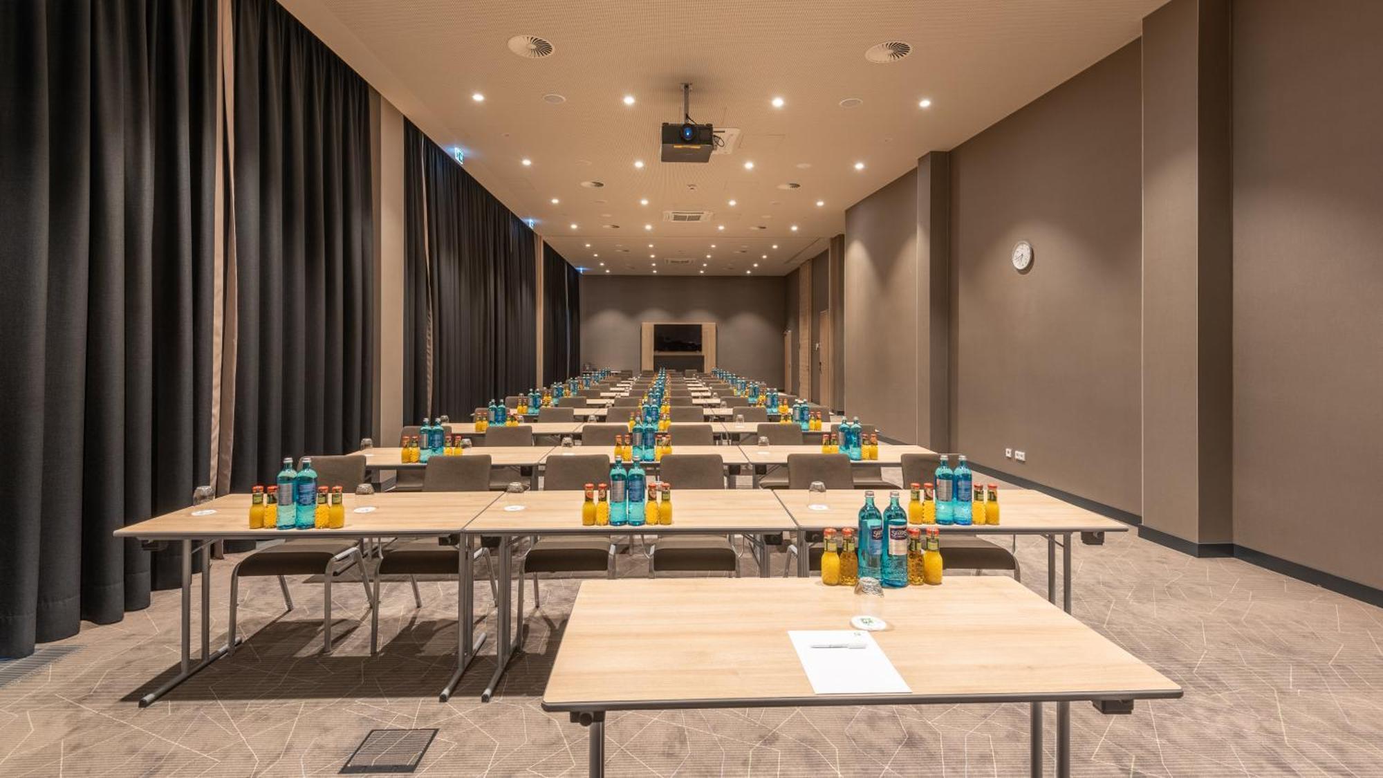 Hotel Holiday Inn Frankfurt Airport By Ihg