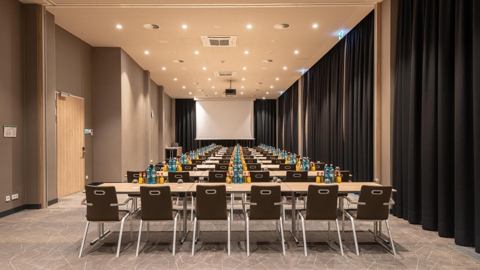 Holiday Inn Frankfurt Airport By Ihg Hotel