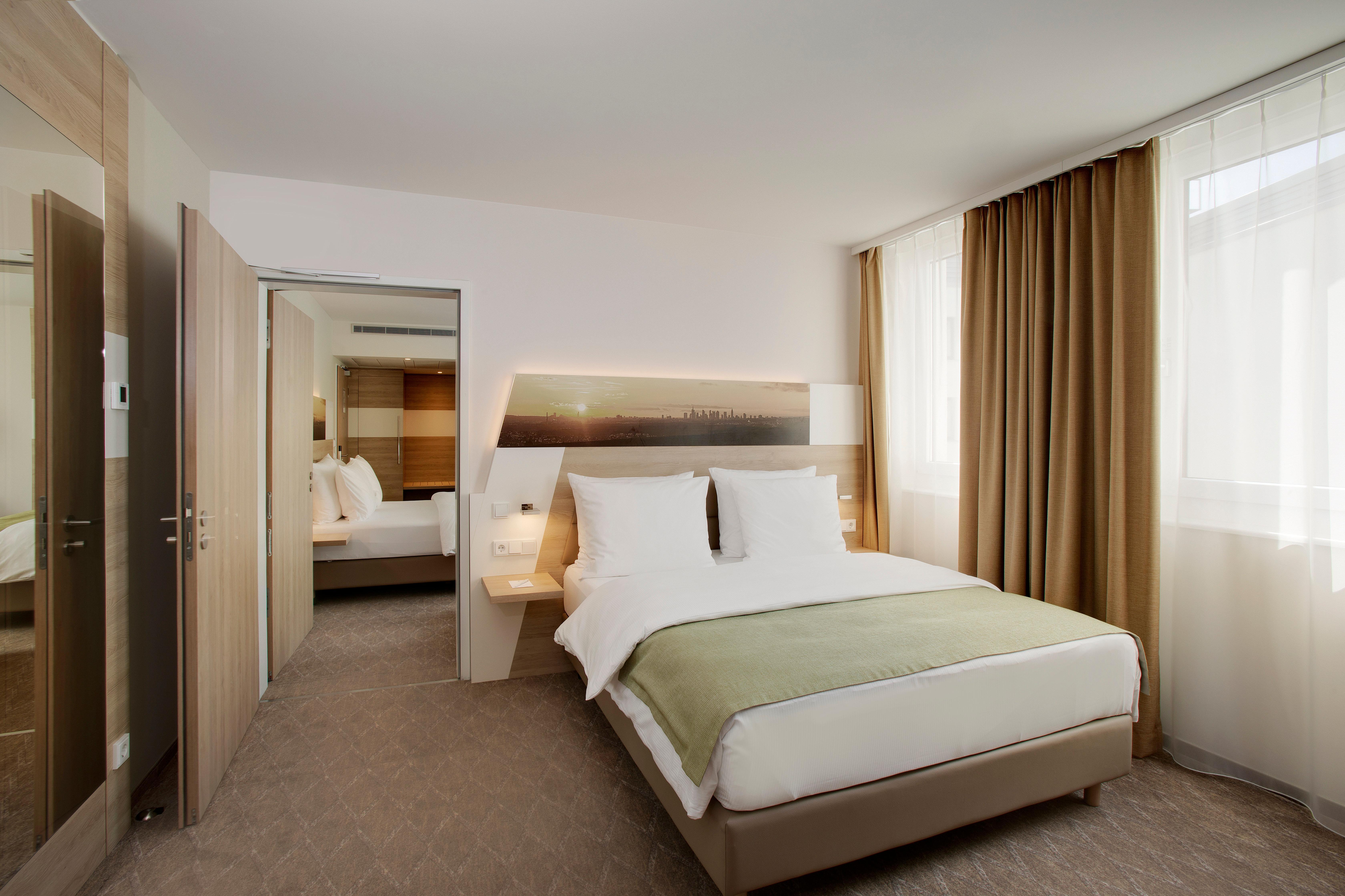 Frankfurt Airport By Ihg 4*